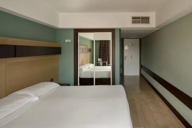 Tek Büyük veya İki Ayrı Yataklı Oda