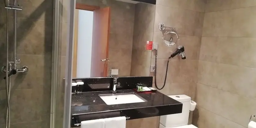 Büyük Yataklı Tek Kişilik Oda