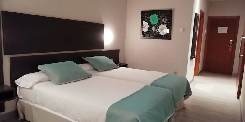 Büyük Yataklı Tek Kişilik Oda