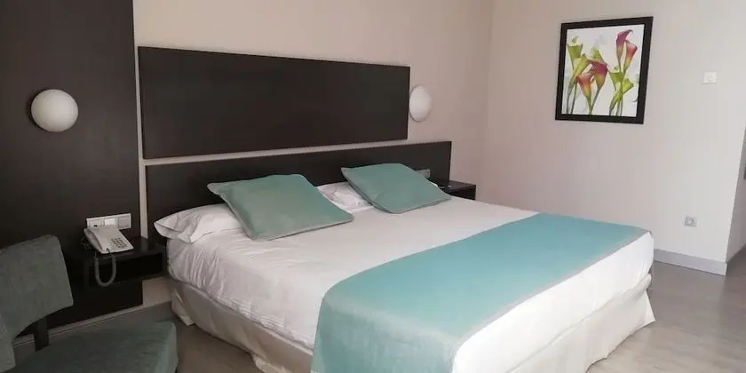 Büyük Yataklı Tek Kişilik Oda