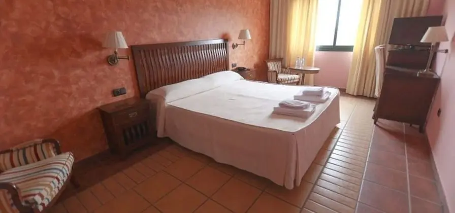 Büyük Yataklı Tek Kişilik Oda