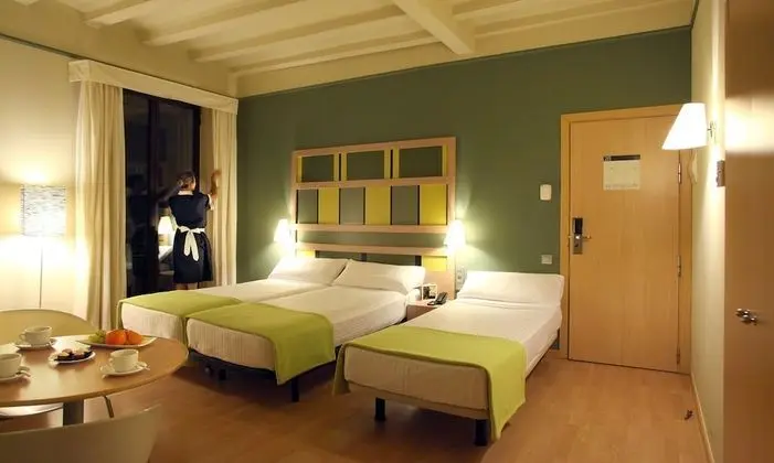 Tek Büyük Yataklı Oda (with extra bed)