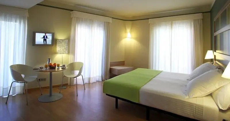 Tek Büyük Yataklı Oda (with extra bed)