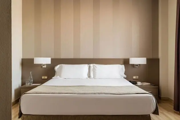 Büyük Yataklı Tek Kişilik Oda