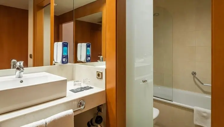 Büyük Yataklı Tek Kişilik Oda