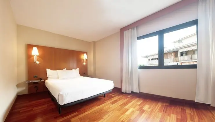 Standard Büyük Yataklı Tek Kişilik Oda