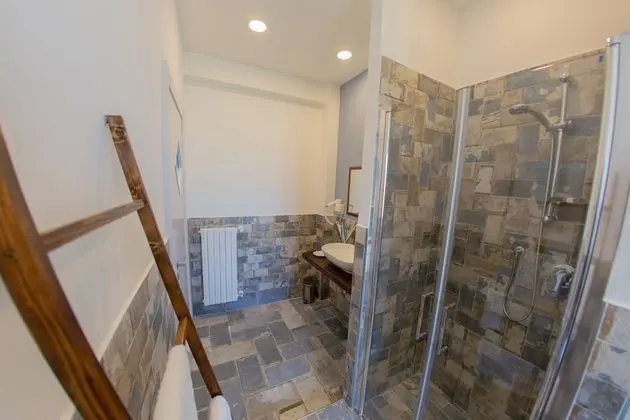 Basic Oda, Şehir Manzaralı