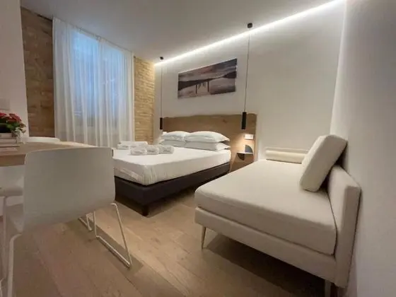 Luxury Tek Büyük Yataklı Oda