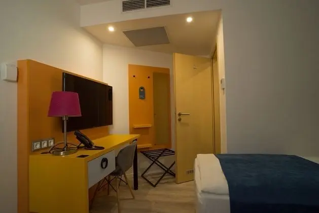 Single Room with Air Conditioner