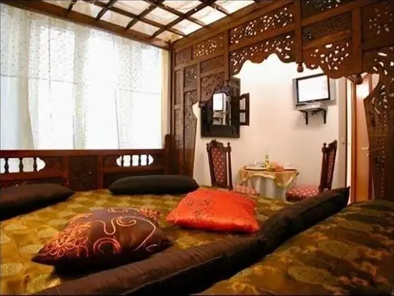 Üç Kişilik Oda