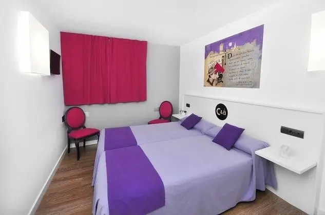 Büyük Yataklı Tek Kişilik Oda