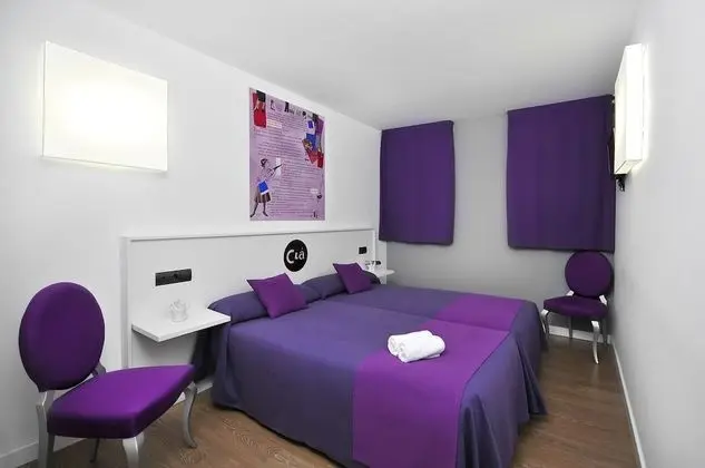 Büyük Yataklı Tek Kişilik Oda