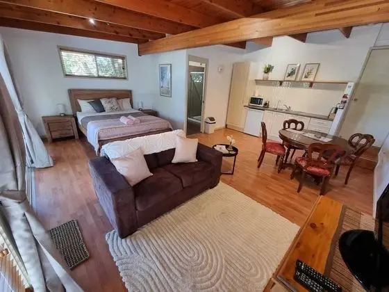 Standard Studio, 1 Queen Bed, Kitchen, Garden View (Wattle Suite)
