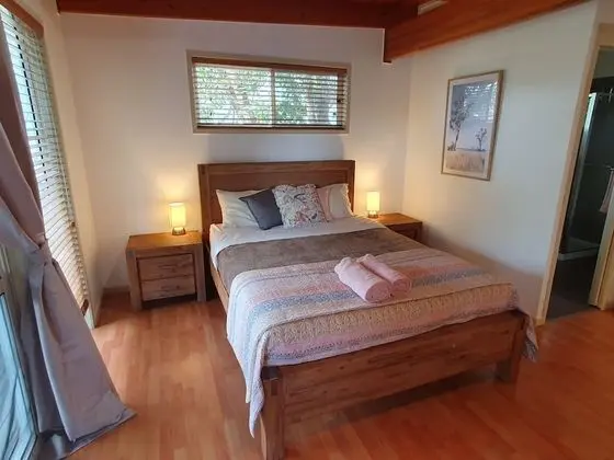 Standard Studio, 1 Queen Bed, Kitchen, Garden View (Wattle Suite)