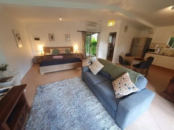 Standard Studio, Kitchen, Garden View (Bottlebrush Cottage)