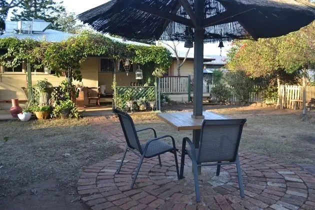 Standard Studio, Kitchen, Garden View (Bottlebrush Cottage)