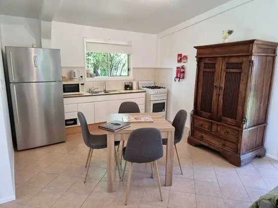 Standard Studio, Kitchen, Garden View (Bottlebrush Cottage)