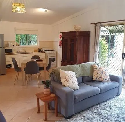 Standard Studio, Kitchen, Garden View (Bottlebrush Cottage)