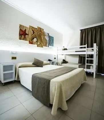 Dört Kişilik Oda (2 + 2)