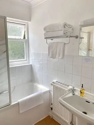 Tek Büyük Yataklı Oda, Banyolu/Duşlu (Room 2, 2nd Floor, Front Large)