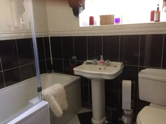 Tek Büyük Yataklı Oda (External Bathroom)