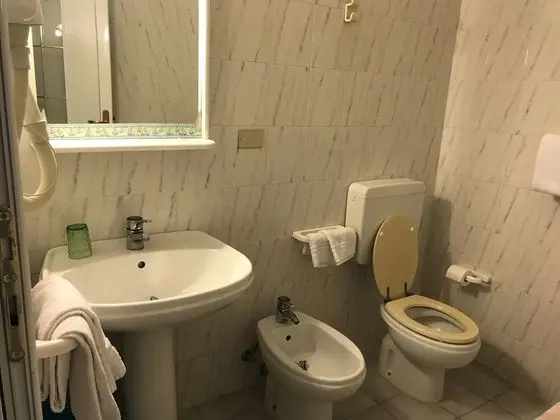 Basic Tek Büyük Yataklı Oda