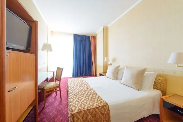 Economy Tek Büyük veya İki Ayrı Yataklı Oda, Kısmi Deniz Manzaralı