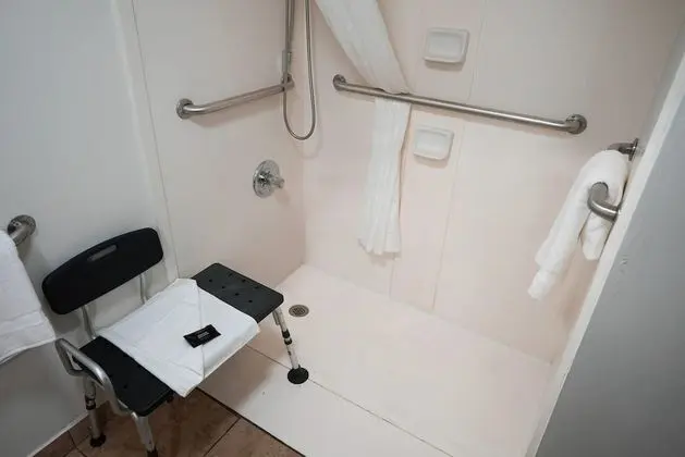 Engellilere uygun banyo
