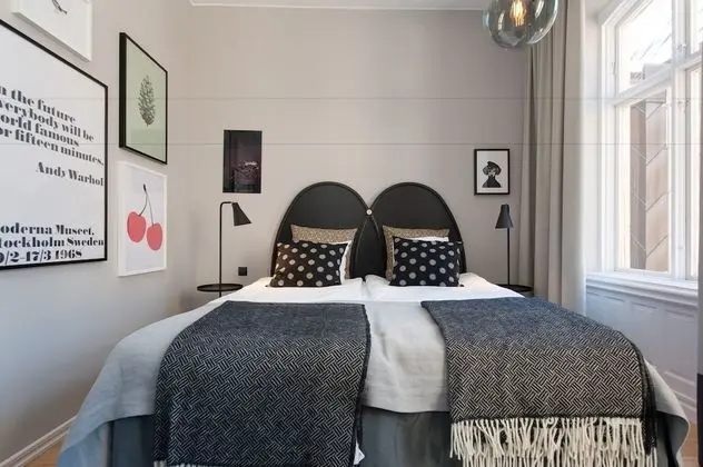 Standard 2 Single Beds (includes a light evening meal)