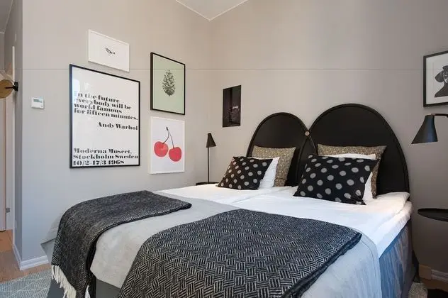 Standard 2 Single Beds (includes a light evening meal)