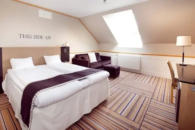 Standard Oda (Includes a light evening meal)