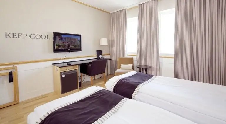 Standard Oda (Includes a light evening meal)