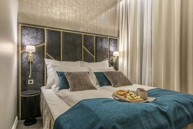 Süit, 1 Çift Kişilik Yatak, Sigara İçilmez