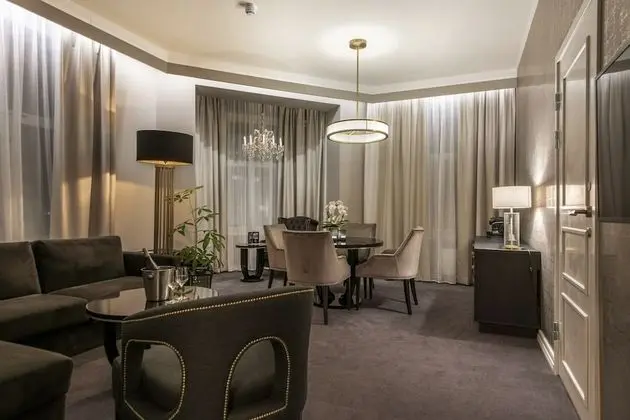 Süit, 1 Çift Kişilik Yatak, Sigara İçilmez