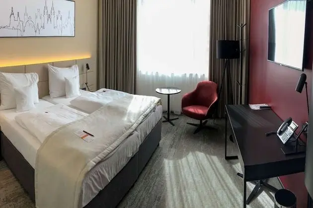 Oda, 1 Çift Kişilik Yatak, Sigara İçilmez