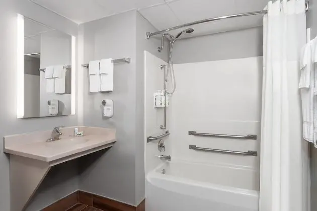 Engellilere uygun banyo