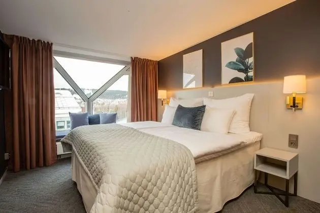 Süit, 1 Çift Kişilik Yatak, Sigara İçilmez