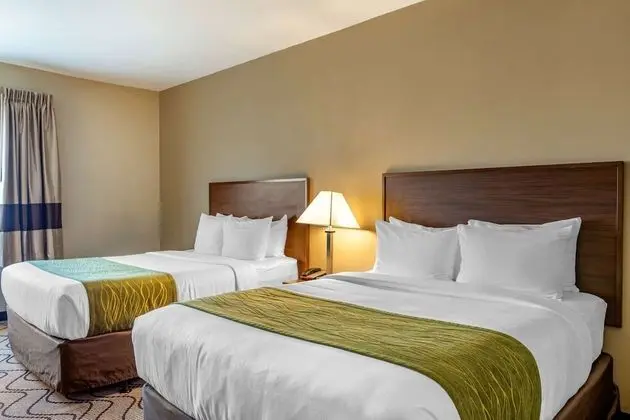 Accessible Room, 2 Queen Beds, Roll-In Shower, Non Smoking