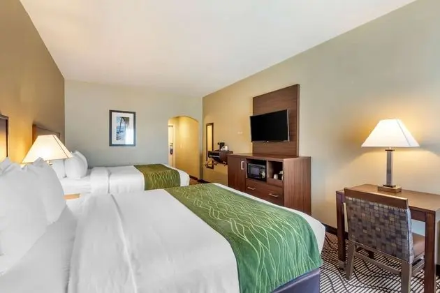 Accessible Room, 2 Queen Beds, Roll-In Shower, Non Smoking