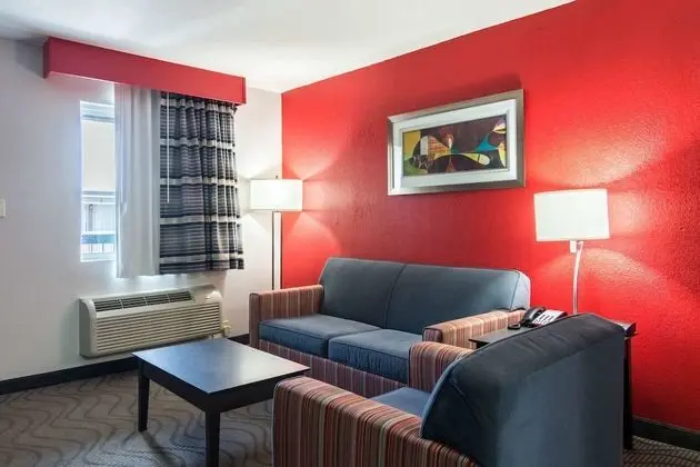 Süit, Birden Çok Yatak, Sigara İçilmez (Living Room)