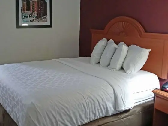 Oda, 2 Büyük (Queen) Boy Yatak, Engellilere Uygun, Sigara İçilmez