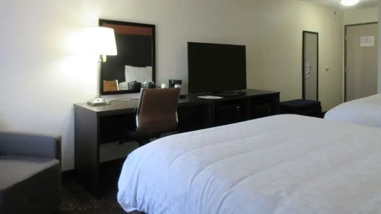 Oda, 2 Büyük (Queen) Boy Yatak, Engellilere Uygun, Sigara İçilmez