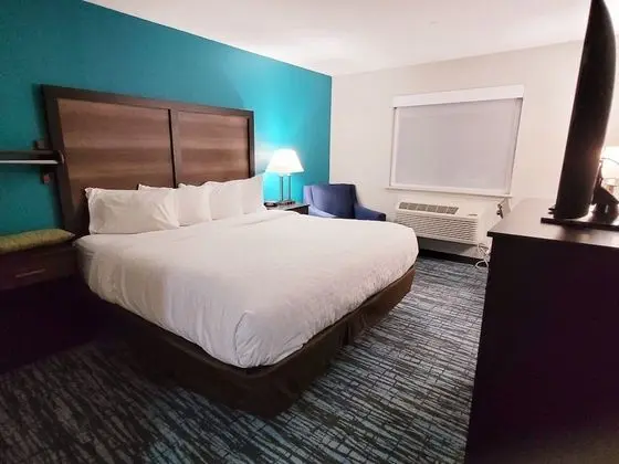 Oda, 1 En Büyük (King) Boy Yatak, Engellilere Uygun, Sigara İçilmez