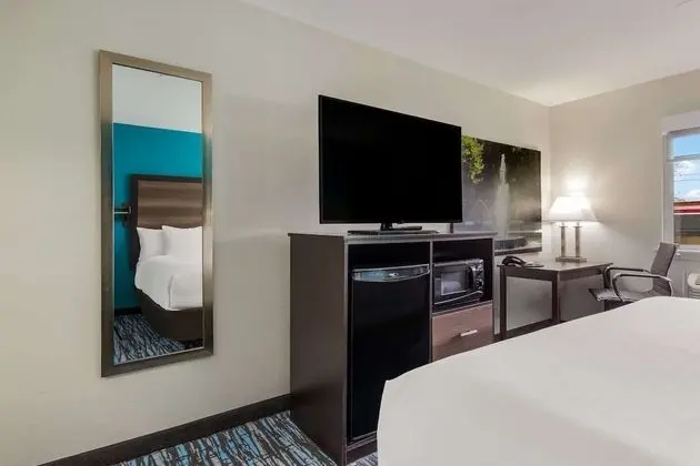 Oda, 1 En Büyük (King) Boy Yatak, Engellilere Uygun, Sigara İçilmez