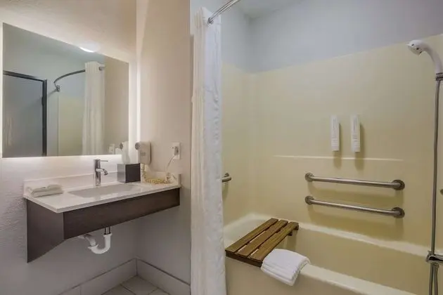 Oda, 1 En Büyük (King) Boy Yatak, Engellilere Uygun, Sigara İçilmez