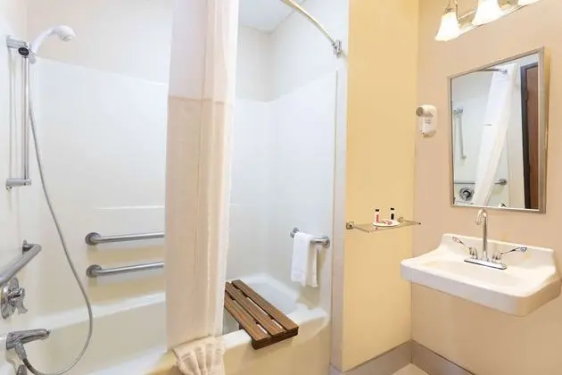 Oda, 1 En Büyük (King) Boy Yatak, Engellilere Uygun, Sigara İçilmez