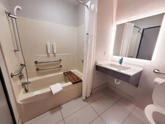 Oda, 1 En Büyük (King) Boy Yatak, Engellilere Uygun, Sigara İçilmez