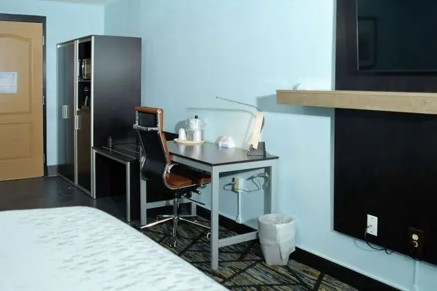 Oda, 1 En Büyük (King) Boy Yatak, Engellilere Uygun, Sigara İçilmez (Accessible Tub)