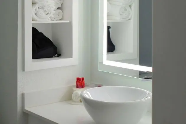 Oda, 1 En Büyük (King) Boy Yatak, Engellilere Uygun, Sigara İçilmez (Accessible Tub)