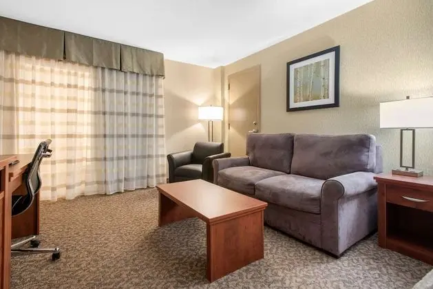Standard Oda, 1 Büyük (Queen) Boy Yatak ve Çekyat, Sigara İçilmez (2 Person Sofa bed)